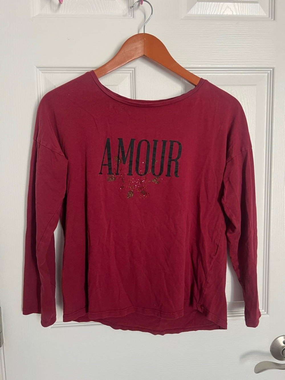 AMOUR Women's Long-Sleeve Tee in Wine Red